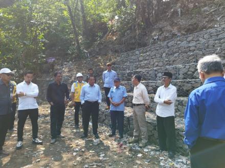 Komisi C DPRD DIY Tinjau Proyek Bronjong Sungai Gajah Wong di Semoyan, Singosaren